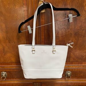 Brand New Never Used white woman’s handbag.